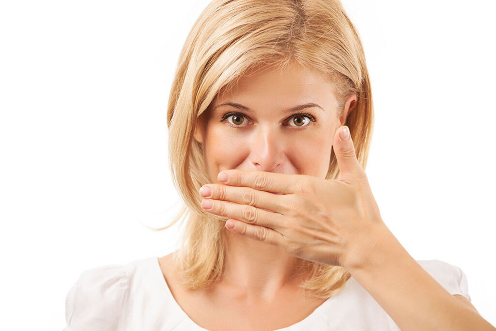 Por qué mi diente está negro